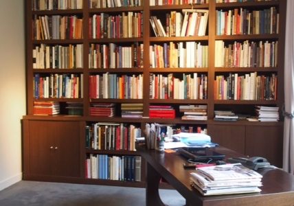 Grande bibliothèque en Wengé pour un bureau d’expert à Paris