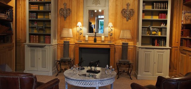 Paire de bibliothèques dans le showroom à Versailles