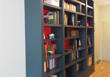 Bibliothèque contemporaine pour un appartement versaillais