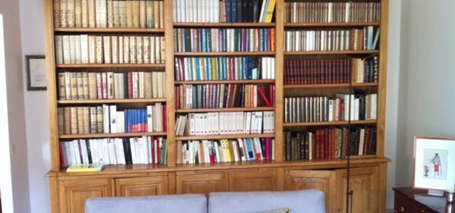 Bibliothèque traditionnelle bois naturel ciré