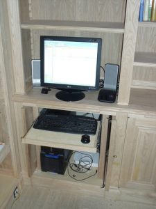 Bureau sur mesure avec ordinateur