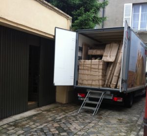 Livraison de la bibliothèque en camion