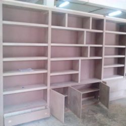 Bibliothèque meuble TV à l’atelier