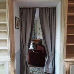 Deux bibliothèques sur mesure de style Louis XVI
