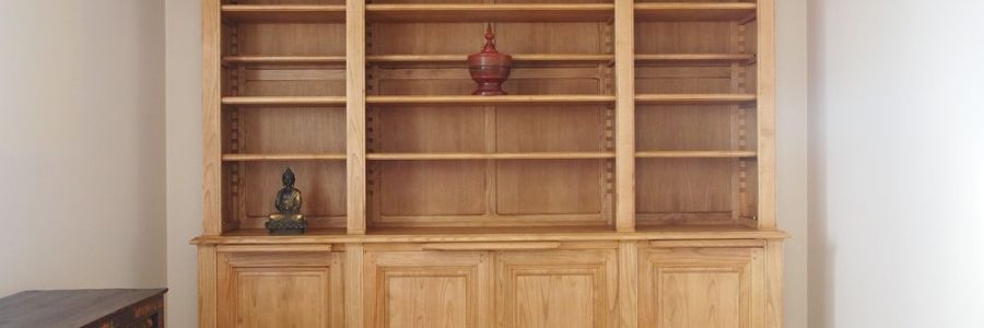Bibliothèque teintée et cirée de style Directoire