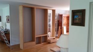 Bibliothèque contemporaine sur mesure en châtaignier naturel