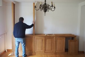 Bibliothèque réalisée dans l'ouest parisien sur le pan de mur d'un appartement