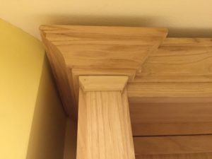 Bibliothèque étroite sur mesure pour un couloir
