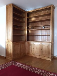 Bibliothèque d'angle ouvrante par cinq portes
