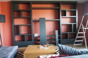 Bibliothèque contemporaine sur mesure gris anthracite sans fond