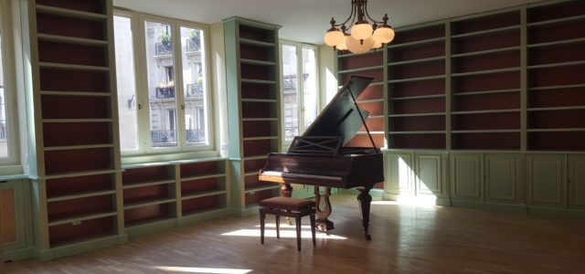Bibliothèque livrée et posée dans le 1 er arrondissement de Paris