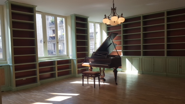 Bibliothèque livrée et posée dans le 1 er arrondissement de Paris