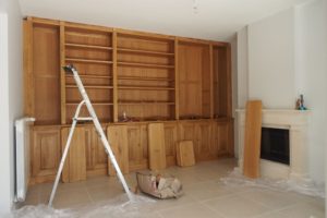 Bibliothèque en bois naturel livrée à Arcachon