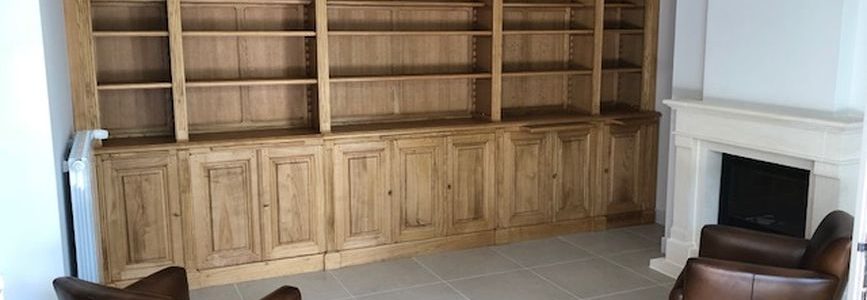 Bibliothèque en bois naturel livrée à Arcachon