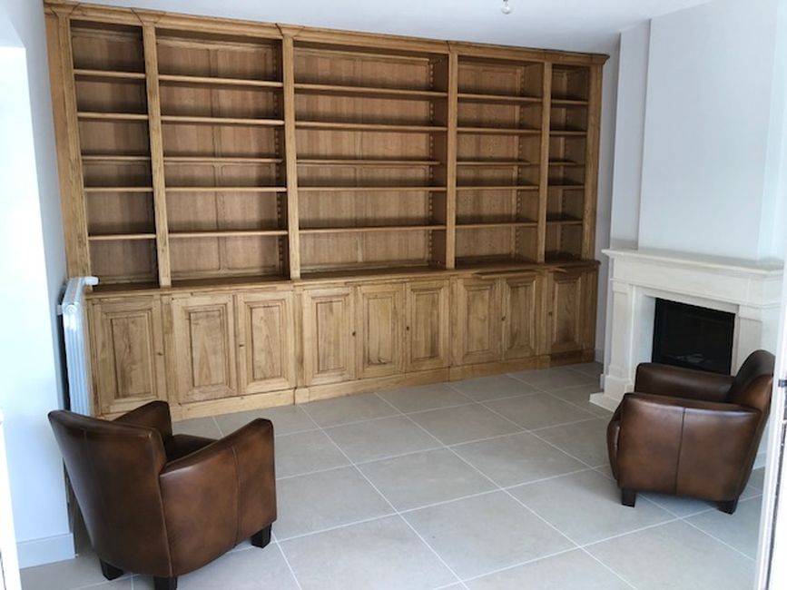 Bibliothèque en bois naturel livrée à Arcachon