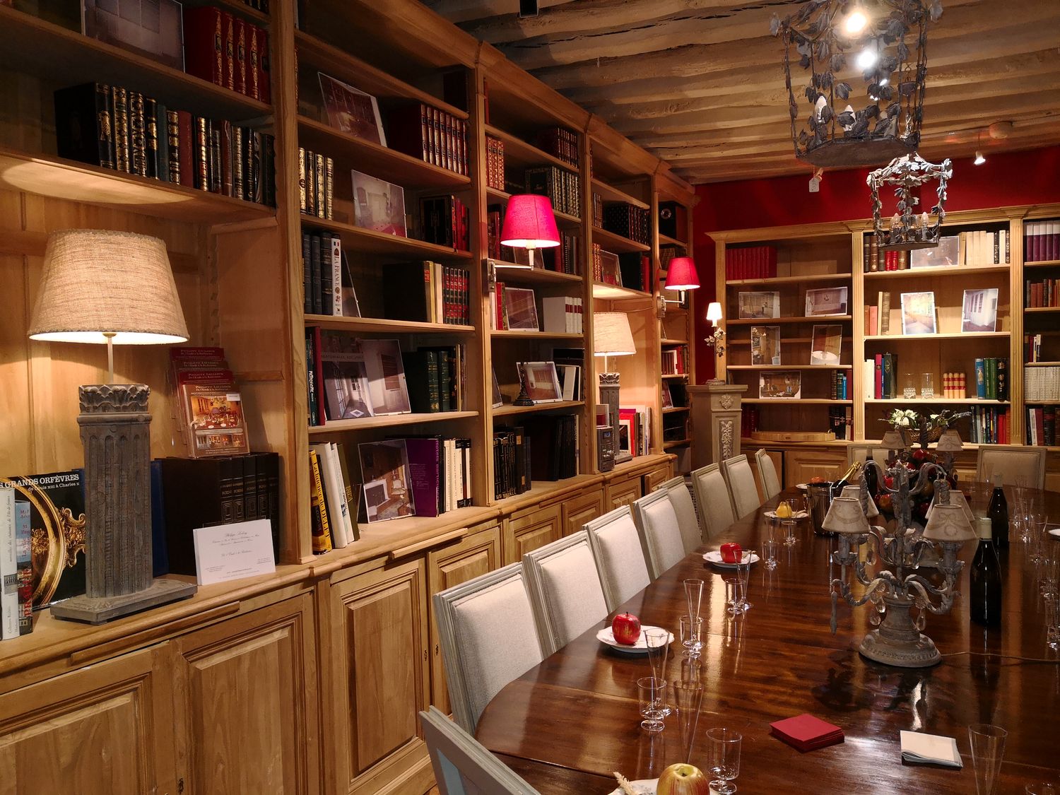 Intérieur du magasin d'agencement à Versailles