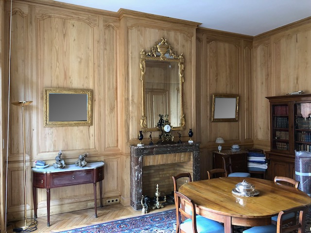 Salle à manger dans appartement haussmannien