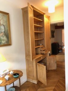 Meuble de parquet formant vaisselier en bois naturel