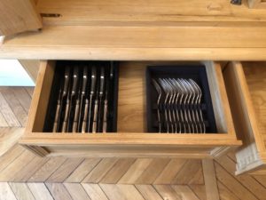 Meuble de parquet formant vaisselier en bois naturel