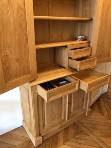 Meuble de parquet formant vaisselier en bois naturel