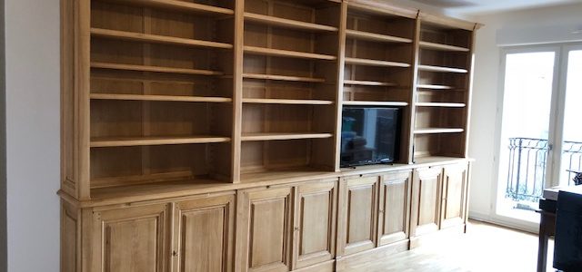 Longue bibliothèque intemporelle en bois naturel de 462 cm