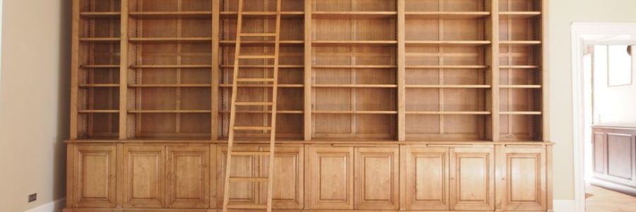 Grande bibliothèque de parquet en bois naturel pour un Château à Bordeaux