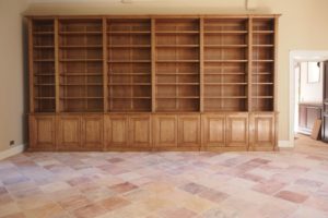Grande bibliothèque de parquet en bois naturel pour un Château à Bordeaux