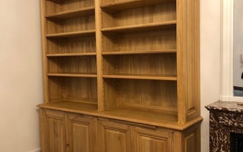 Bibliothèque en bois naturel cirée à la véritable cire d’abeilles