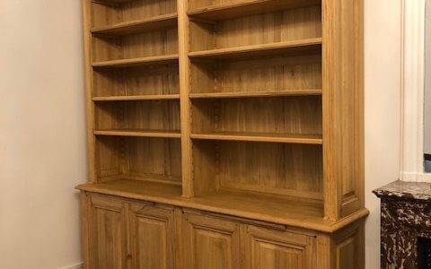 Bibliothèque en bois naturel cirée à la véritable cire d’abeilles