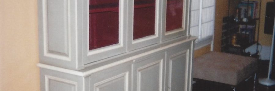 Bibliothèque formant vaisselier d’esprit Neo classique