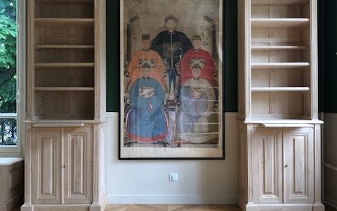 Paire de bibliothèques intemporelles en châtaignier brut