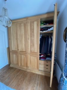 Dressing intemporel en bois naturel