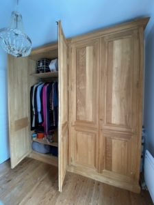 Dressing intemporel en bois naturel
