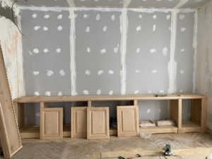 Bibliothèque intemporelle en bois naturel pour murs et plafond chauffants