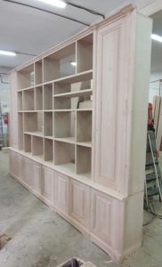 Bibliothèque intemporelle en bois naturel pour murs et plafond chauffants