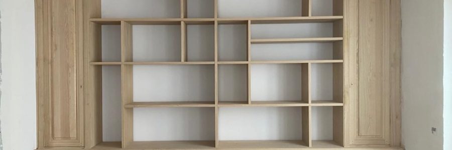 Bibliothèque intemporelle en bois naturel pour murs et plafond chauffants