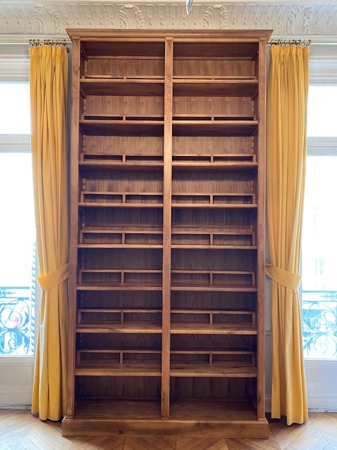 Bibus de parquet en bois naturel réalisé sur mesure pour un client bibliophile