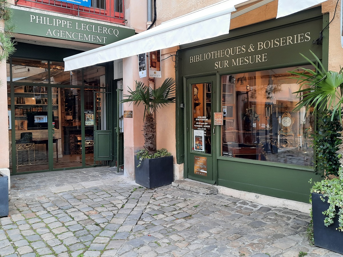 magasin-bibliotheques-versailles-exterieur