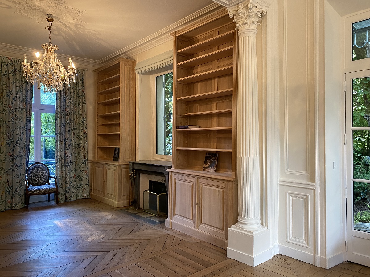 paire-bibliotheques-appartement-colonnes (1)