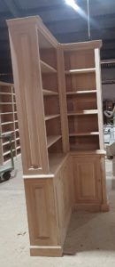 Bibliothèque d’angle en bois naturel