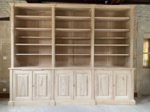 Bibliothèque de style Directoire en châtaignier brut
