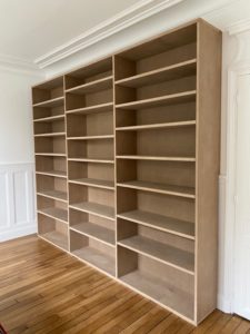 Bibliothèque minimaliste prête à être peinte