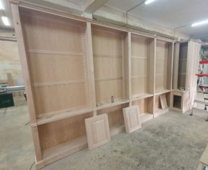 Salle à manger feutrée dans un appartement de prestige surplombant tout Paris