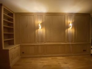 Salle à manger feutrée dans un appartement de prestige surplombant tout Paris