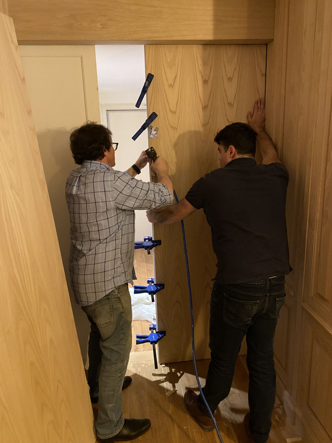 Salle à manger feutrée dans un appartement de prestige surplombant tout Paris