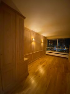 Salle à manger feutrée dans un appartement de prestige surplombant tout Paris