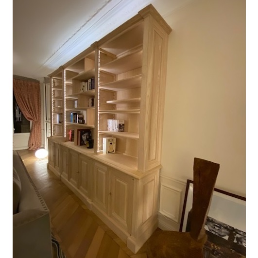 Bibliothèque de parquet intemporelle en châtaignier naturel brut