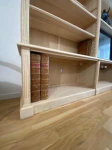 Grand Bibus en double corps de style Louis XVI en bois naturel brut