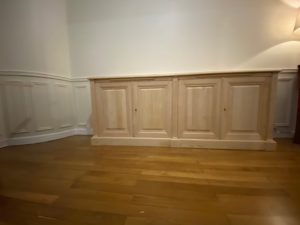 Réalisation sur mesure de six meubles en bois naturel brut