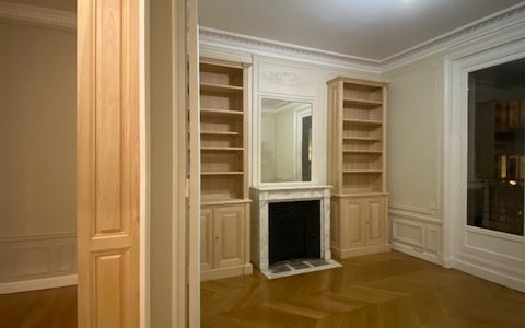 Réalisation sur mesure de six meubles en bois naturel brut